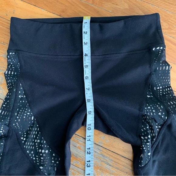 Alo yoga capri laser cut leggings black - Picture 5 of 9